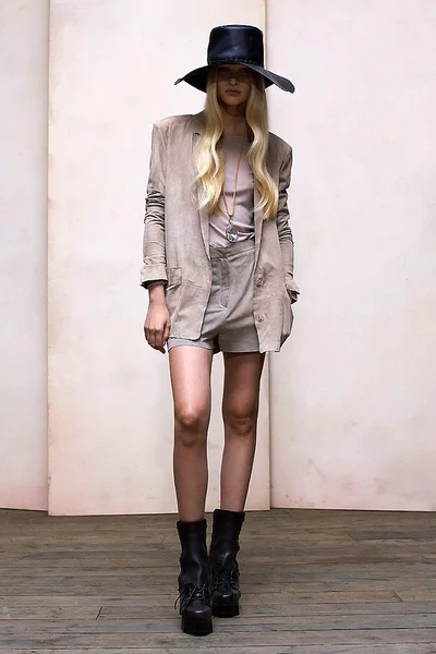 Look 12